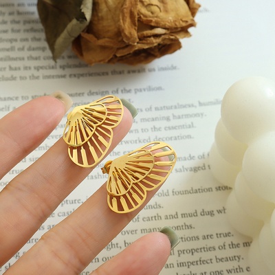 Pendientes creativos de mariposa danzante