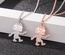 Collar de clavícula con dije de robot bailarín