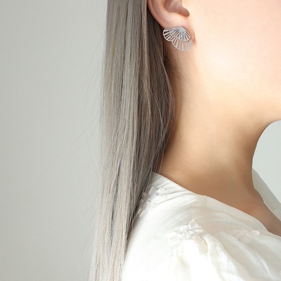 Pendientes creativos de mariposa danzante