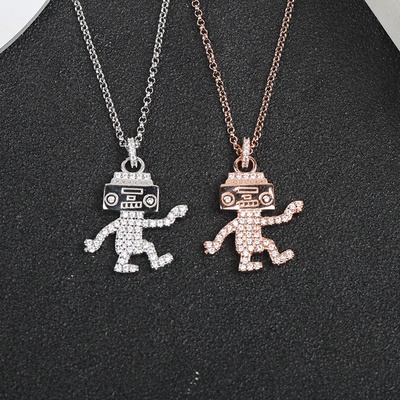 Collar de clavícula con dije de robot bailarín - Oro blanco