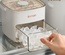 Fabricador de hielo de 48 cavidades, diseño de doble capa para verano, molde de hielo de grado alimenticio con tapa de fácil presión y caja de almacenamiento para el hogar.