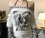 Top estampado para mujer con hombros descubiertos, estilo Millennial Y2K, a rayas y en colores contrastantes.
