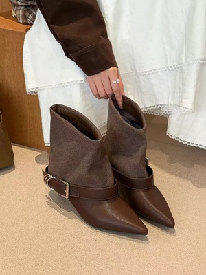 Botines de mujer estilo Y2K urbano con punta afilada