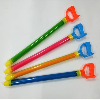 Pistola de agua de acero inoxidable de 43 cm con acción de bombeo y tres tubos lanzadores