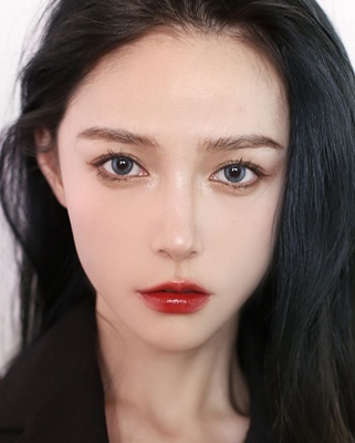 Set de Maquillaje Cisne Blanco y Negro: Incluye Cushion BB Cream, Polvos de Maquillaje y Labial. Caja de regalo de siete piezas para principiantes.
