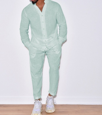 Conjunto de dos piezas casual para hombre: suéter de manga larga con cuello en V y pantalón recto, color sólido, para uso diario.